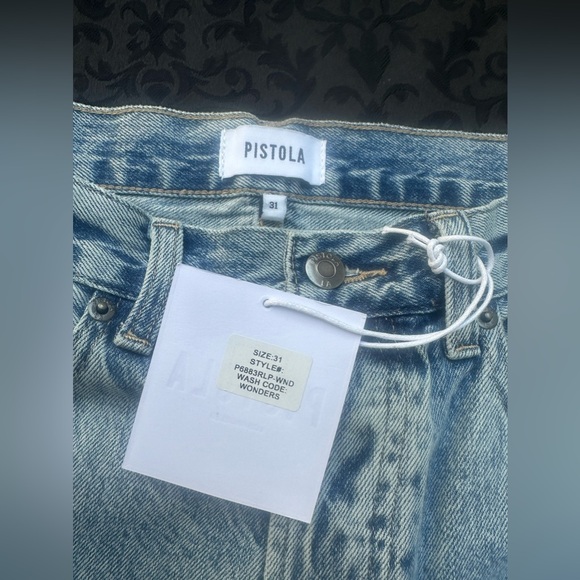 NWT PISTOLA Charlie High Rise straight size 31
Inseam 26 crop raw
100% cotton - Picture 5 of 7